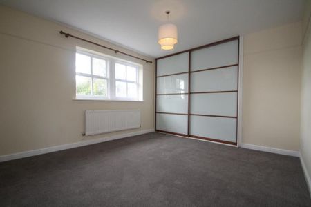 4 bedroom detached house to rent - Photo 2