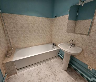Location Appartement 3 pièces 69m² LE CREUSOT 71200 - Photo 2
