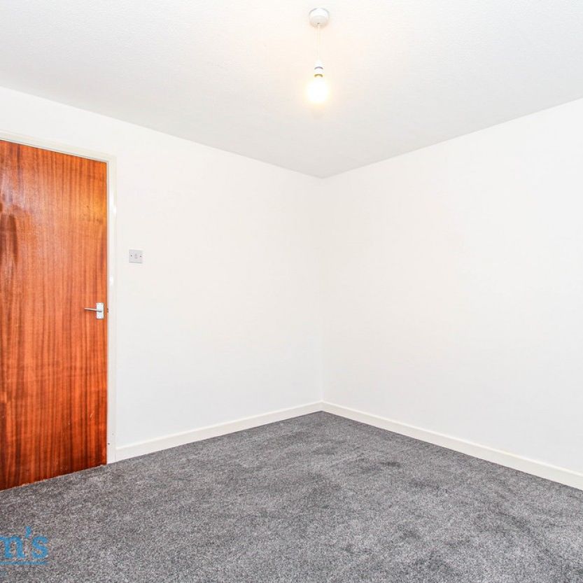 2 bed Flat for Rent - Photo 1