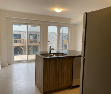 For Lease - 19 Pumpkin Corner Crescent, Barrie, Ontario - Photo 5