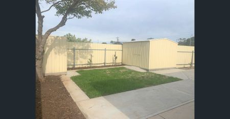 Stunning Large 4 Bedroom Family Home - Photo 3