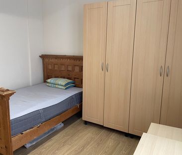 2 Bed Flat, Rock Street, N4 - Photo 1