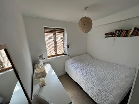Studio Flat, John Williams Close, SE14 - Photo 1
