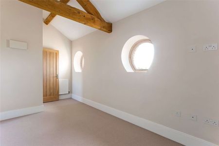 An exquisite four bedroom, four bathroom barn conversion with South facing garden, beautifully modernised and finished to a superb standard - Photo 2