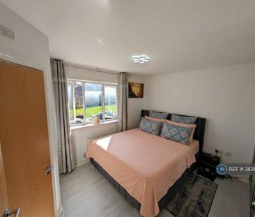 2 bedroom semi-detached house to rent - Photo 5