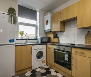 Flat 6 The Rayner Building – 2 Bed - Photo 3