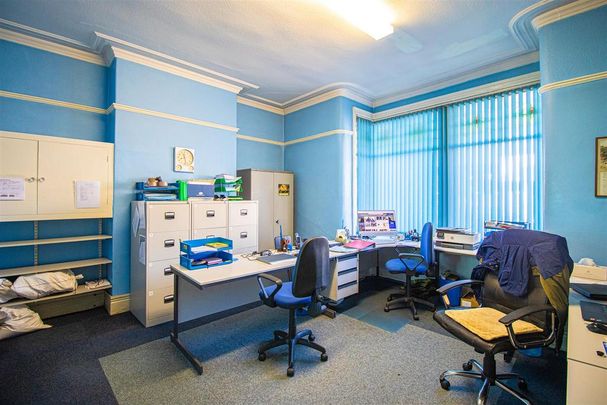 3 bedroom end of terrace house to rent - Photo 1