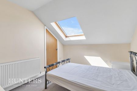 4 bedroom House To Let - Photo 4