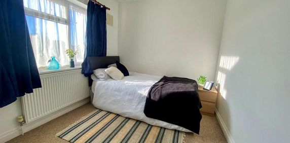 1 bedroom in a house share to rent - Photo 2