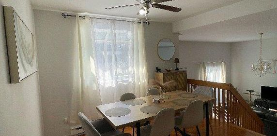 Grande Maison de Ville/Townhouse a Louer/for Rent - Photo 2