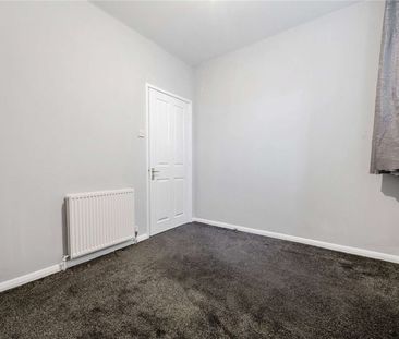 A one bedroom apartment to rent, available now having been refurbis... - Photo 5