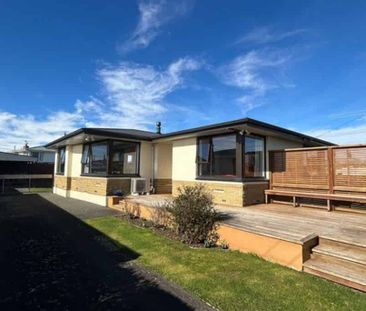 Tidy three bedroom home - Photo 5