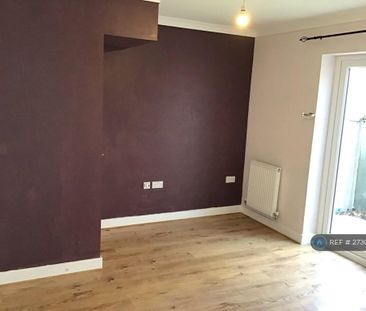 2 bedroom end of terrace house to rent - Photo 2