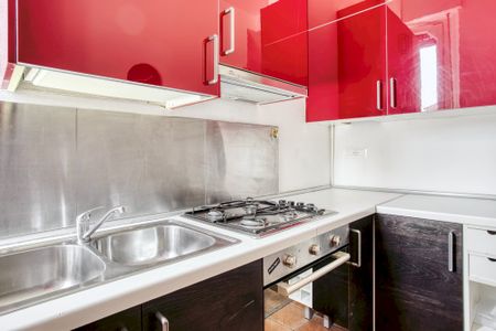 Large single room with balcony in Milan - Photo 3