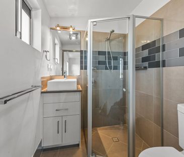 Modern Two-Bedroom Apartment with Air Conditioning & Private Patio - Photo 5