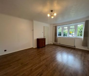 Sandy Lane, Farnborough, GU14 - Photo 2