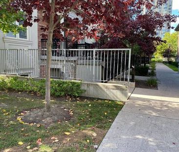 Bathurst/ Finch 2 Bedrooms + Den for RENT! - Photo 4