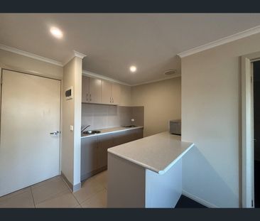11/1 Ollerton Avenue, Newborough, Vic 3825 - Photo 2