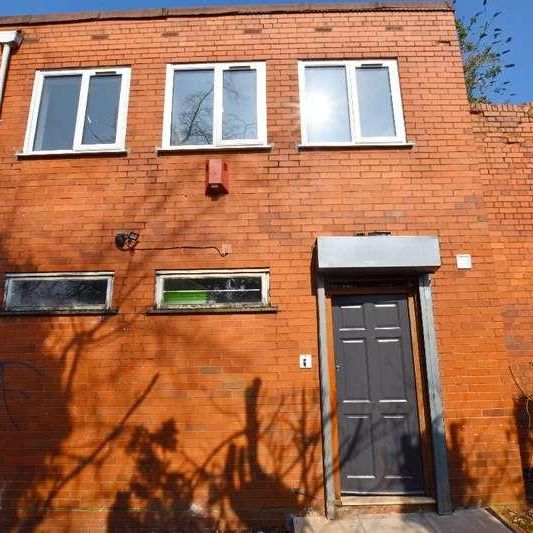 Flat Hagley Road West, Quinton, Birmingham, B32 - Photo 1