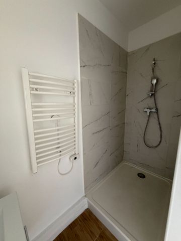 Location Appartement 2 pièces 34m² NIMES 30000 - Photo 3