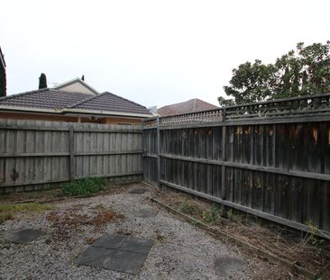 Positioned in a great area - Photo 2