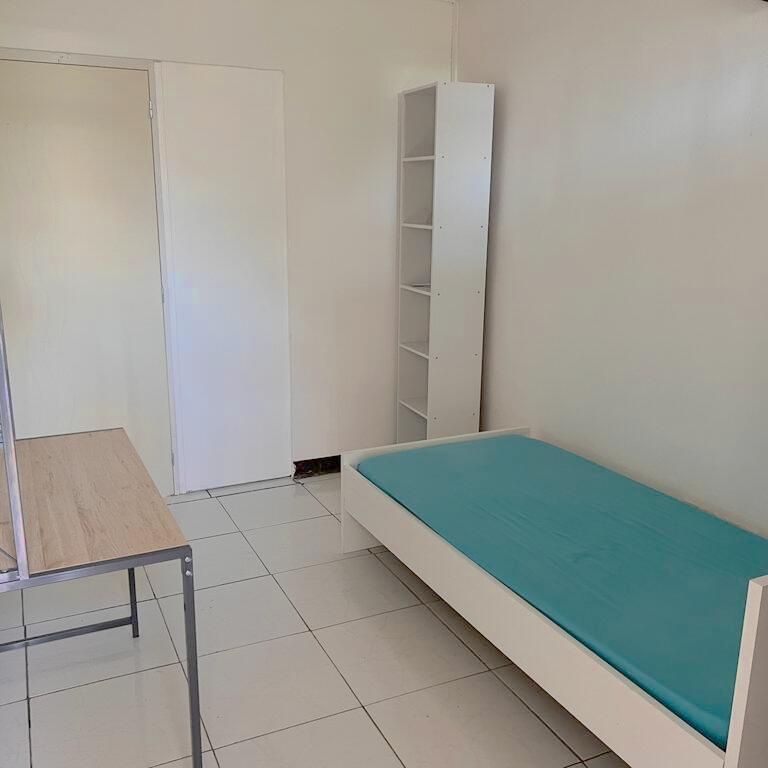 Location Appartement 5 pièces 71m² LES ABYMES 97139 - Photo 1
