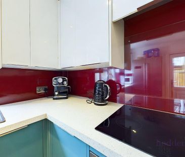 4 bedroom semi-detached house to rent - Photo 5