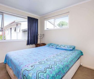 New Lynn . One Bedroom Freestanding townhouse - Photo 3