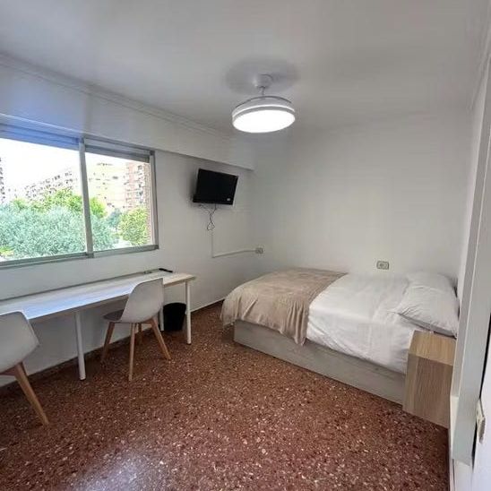 Avinguda del Primer de Maig, Valencia, Valencian Community 46017 - Photo 1