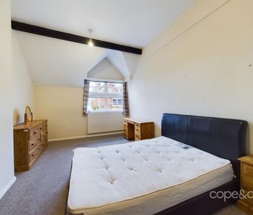 3 bedroom mews to rent - Photo 5