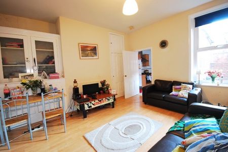 2 Bed - Bayswater Road, Jesmond - Photo 4