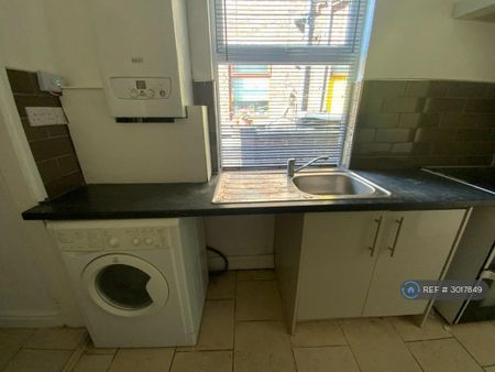 3 bedroom terraced house to rent - Photo 5