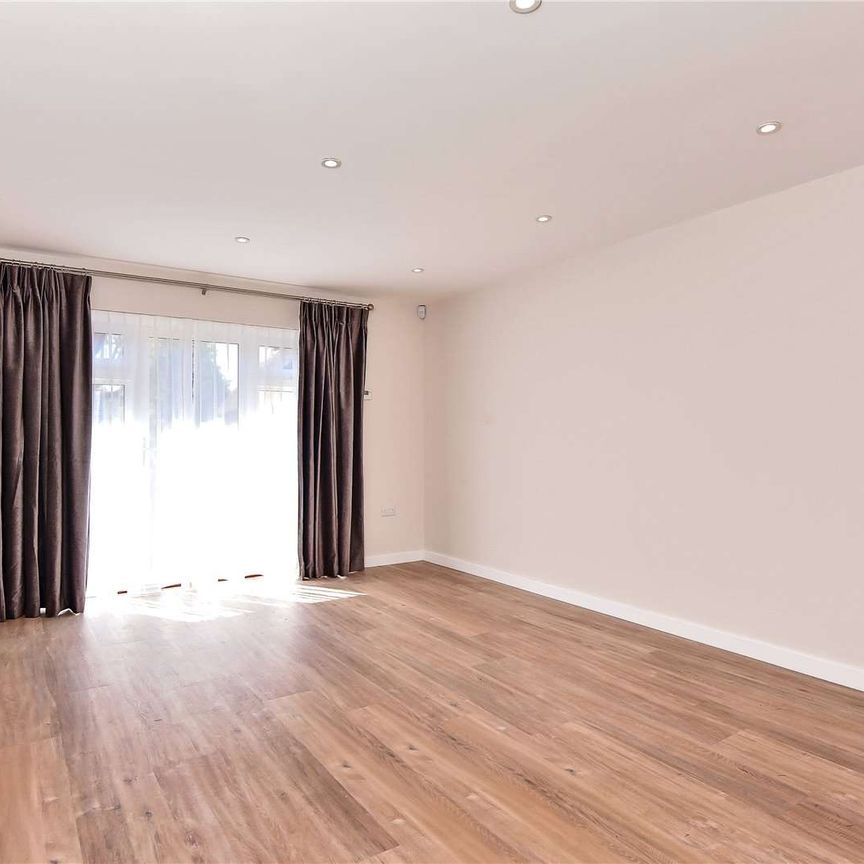 A stylish and contemporary home in historic Otford village. - Photo 1