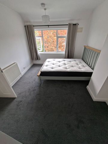 Room in a Shared House, Sturminster Road, BS14 - Photo 3