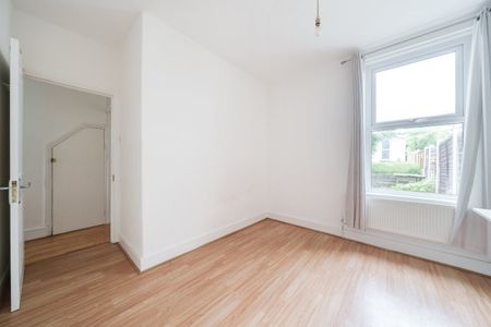 Alliance Road, London, SE18 - Photo 4