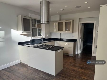 3 bedroom flat to rent - Photo 4