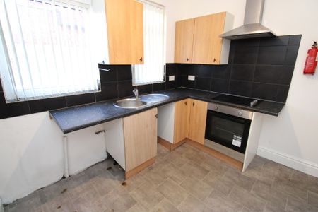 To Let 2 Bed Ground Floor Flat - Photo 4