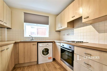 2 bedroom flat to rent - Photo 4