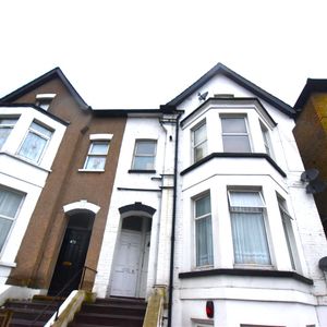 Selhurst Road, London, SE25 - Photo 2