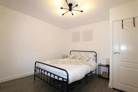 3 bedroom semi-detached bungalow to rent - Photo 3