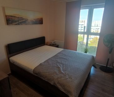 Trzypokojowe mieszkanie na wynajem w apartamentowcu. - Zdjęcie 6