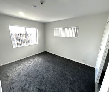 RARE MODERN PENTHOUSE - SPACIOUS & CENTRAL - Photo 3