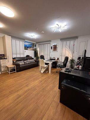 Room in a Shared Flat, Danvers Avenue, SW11 - Photo 1