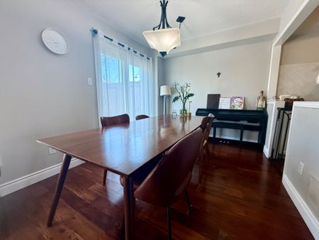 For Lease - 2225 Dale Ridge Drive, Oakville, Ontario - Photo 2