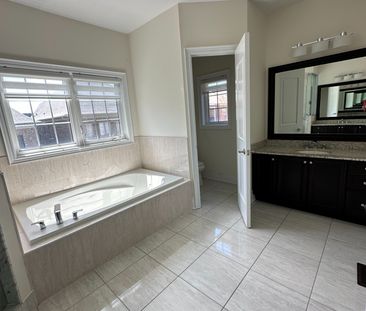 For Lease - 11 Yates Avenue, Vaughan, Ontario - Photo 2