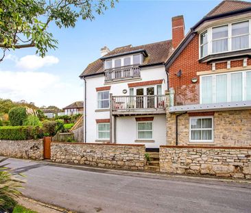 An opulent town house with stunning views of The River Hamble. - Photo 5