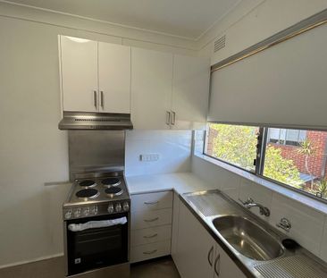 Specious Studio in a convenient street. - Photo 2