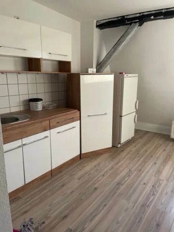 Günstige Dachgeschosswohnung mit Einbauküche - Photo 2