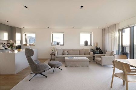 Never before to the rental market, is this 20th floor four bedroom apartment offering substantial outside space with far reaching views. - Photo 2