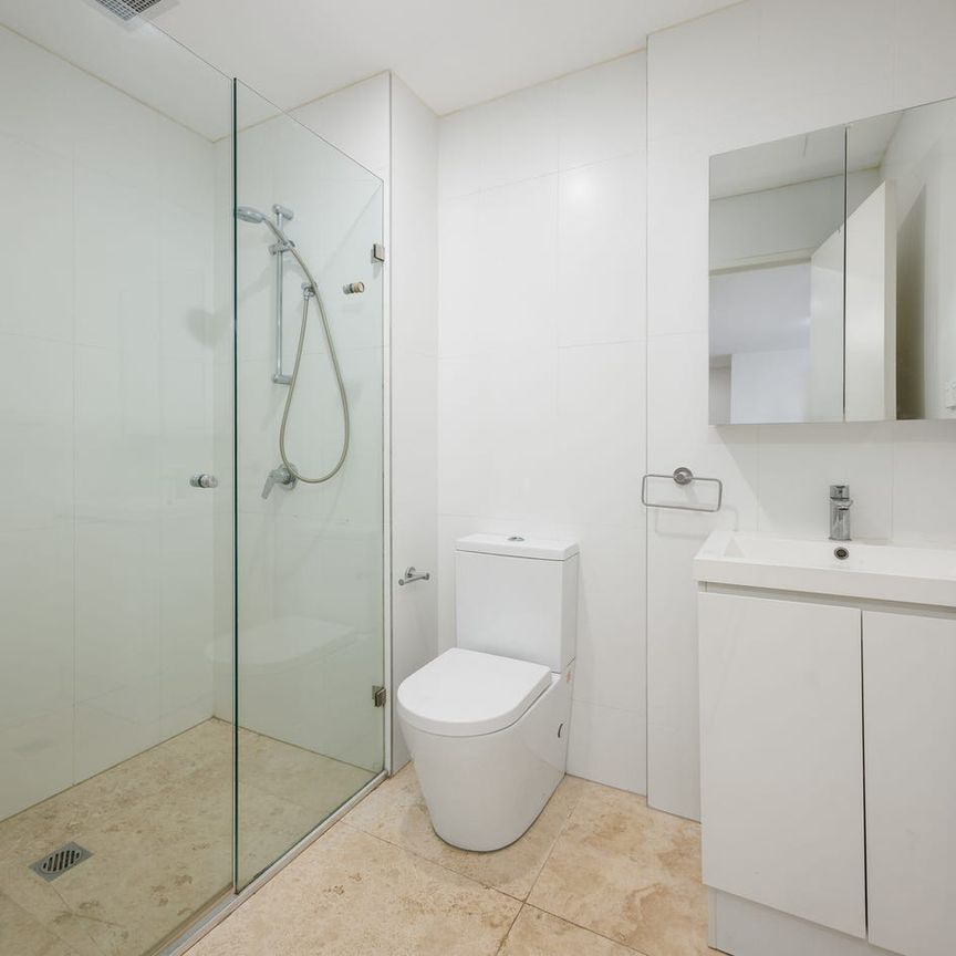 Contemporary apartment in prime Gordon pocket - Photo 1